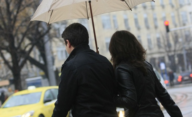 НИМХ: Студен атмосферен фронт от запад носи валежи в неделя