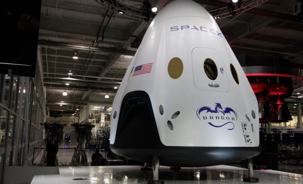 НАСА сключи договор със SpaceX за превоз на астронавти до МКС  