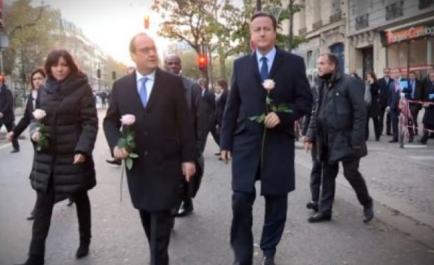 Франсоа Оланд и Дейвид Камерън почетоха паметта на загиналите пред зала "Батаклан" в Париж