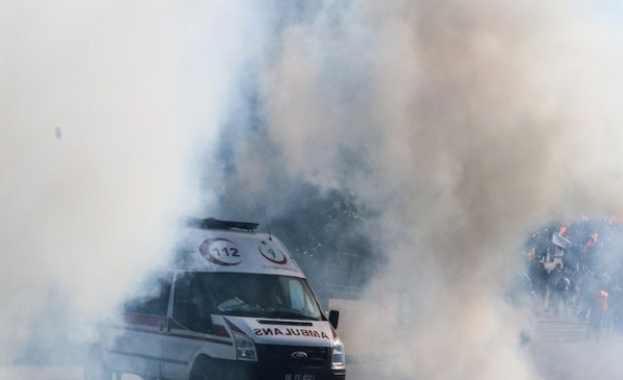 Взривиха рейс с гардове на президента в Тунис, най-малко 11 убити