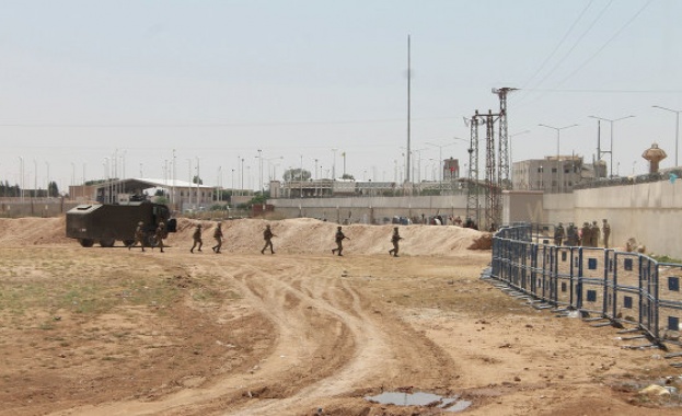 Турски медии: Турция е изпратила 20 танка към сирийската граница