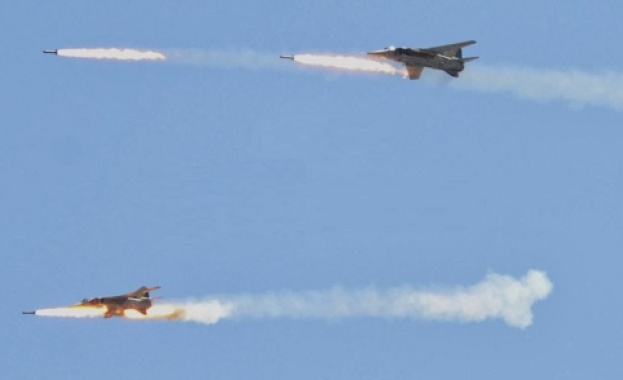 Русия бомбардира сирийските бунтовници в района на падналия самолет