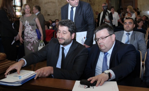 Можем да си представим натиска върху медиите да се придържат към позицията на Представителството на ЕК...