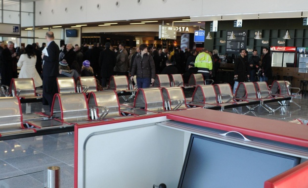 Домашен арест за поляка, подал фалшив сигнал за бомба на борда на самолет