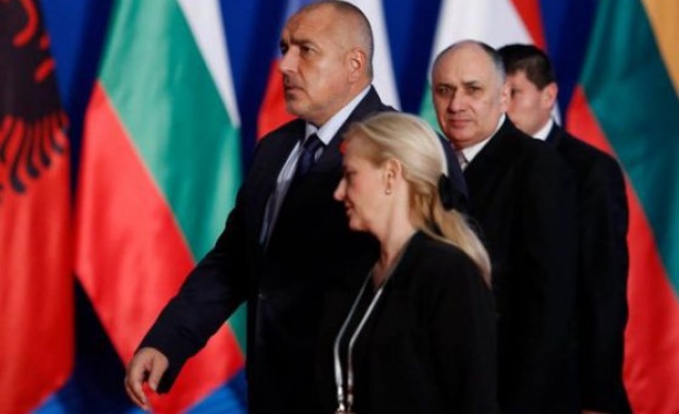 Посещението на премиера и български министри в Китай завърши със скандал 