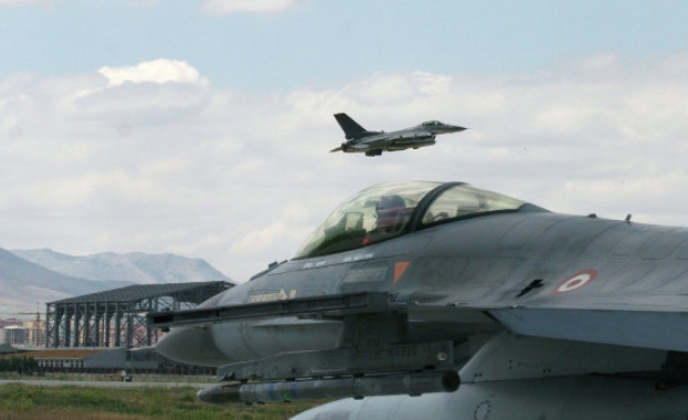 Hurriyet: Турските ВВС са прекратили полетите над Сирия