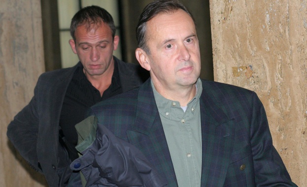 Валентин Димитров бе доведен в съда с белезници 
