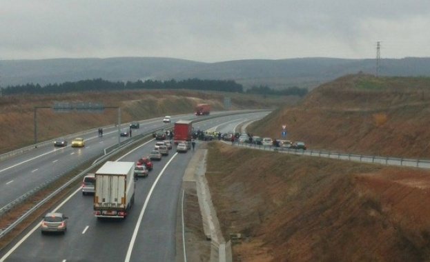 Протестиращи блокираха АМ „Струма"