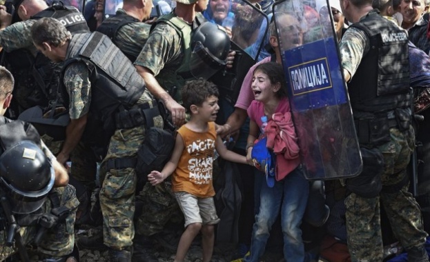 38 ранени в сблъсъците между мигранти и полиция в Македония