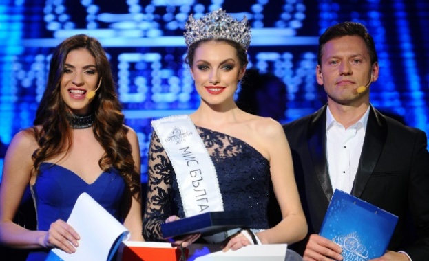 "Мис България": Не съм гола, короната ще си е при мен