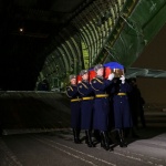 Военният министър на Русия посрещна тялото на убития пилот