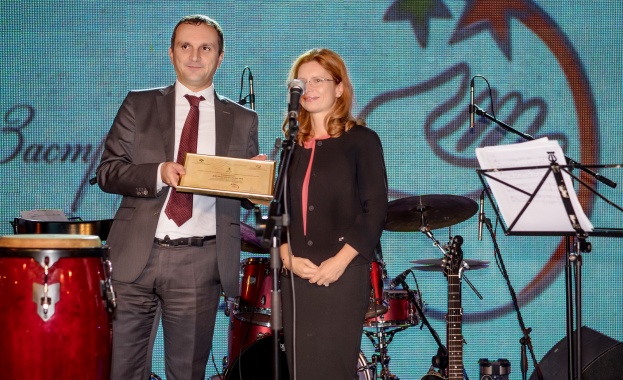 Застрахователи, финансови експерти и юристи искат оставката на Ралица Агайн