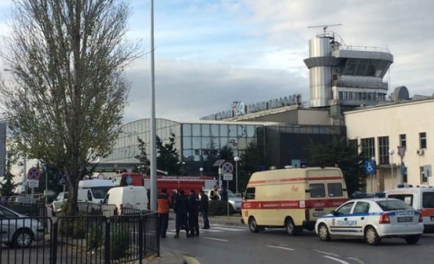 Съмнение за бомба отцепи терминал 1 на Летище София (обновена)