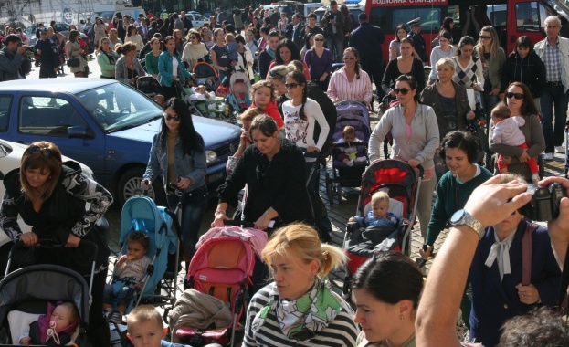 НС гласува увеличение на семейните помощи за първо дете с 2 лева