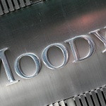 Moody’s повиши прогнозата за държавните облигации на РФ до „стабилна“