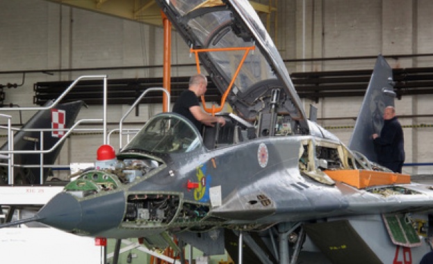 Авиоспец по ремонт на МиГ-ове: Оправяхме по двигател на ден, сега ги пращаме в Полша