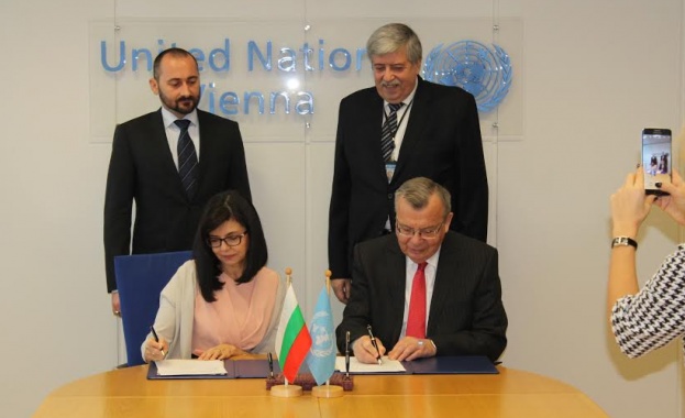 Кунева подписа меморандум за антикорупционно образование 