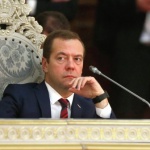 Медведев: Русия не сгреши, като увеличи разходите си за отбрана