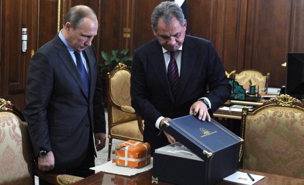 Черната кутия на сваления Су-24 бе открита и представена пред руския президент