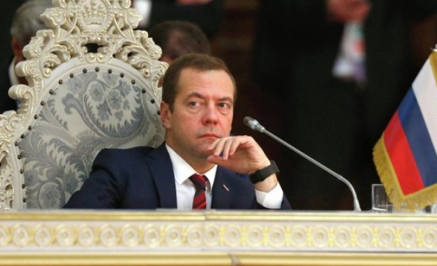 Медведев: Русия не сгреши, като увеличи разходите си за отбрана