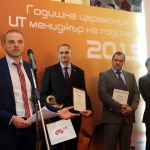 Й. Набекер от Мтел връчи една от наградите в „ИТ мениджър на годината”