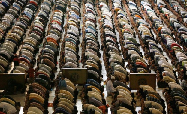 Ислямизмът пълзи тихо, като влагата в някой дом