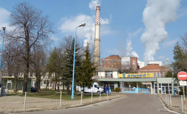 С едната ръка цапа, с другата лапа