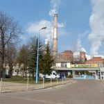 С едната ръка цапа, с другата лапа