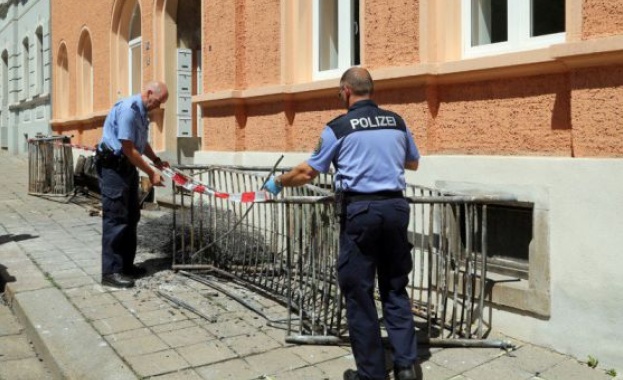 12 ранени при пожар в два хостела с бежанци в Бавария