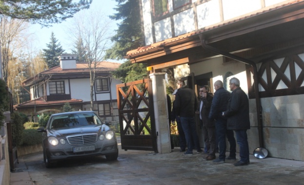 Заседанието на ДПС при Доган свърши, изключиха Местан от всички ръководни постове