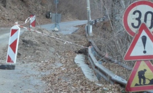 Пропадна пътят край Рилския манастир