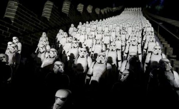 "Междузвездни войни" се очаква да събере 1 млрд. от продажби в неделя