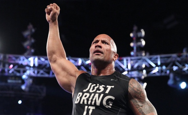 Скалата се завръща в кеча