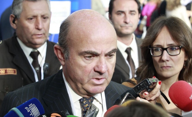 Испанският икономически министър предупреди за ефекта от политическата нестабилност