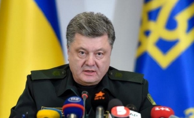 Кадри от сваления руски самолет станали част от новогодишното поздравление на Порошенко