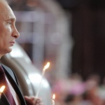 Путин присъства на Рождественска служба в храма, където са били кръстени родителите му
