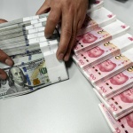 FT: Китай ограничи продажбата на долари