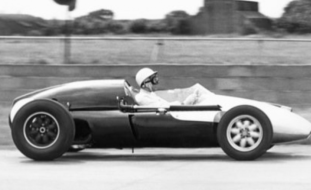 Почина първата жена, пилотирала във Формула 1