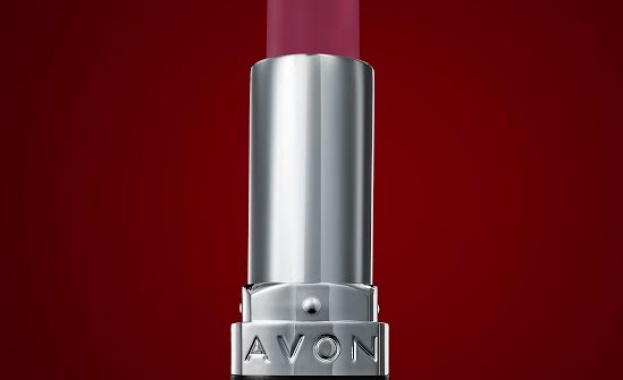 Матирани устни и хидратиращо усещане с новото червило True Color Perfectly Matte от Avon