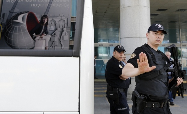 Медии: Турските власти да задържали трима руснаци, заподозрени в съучастие с ИД