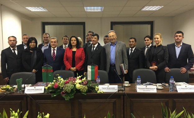 Министър Павлова и заместник-председателят на Кабинета на министрите на Туркменистан Ш. Дурдилиев се запознаха с възможностите за производство на елементи за строителството
