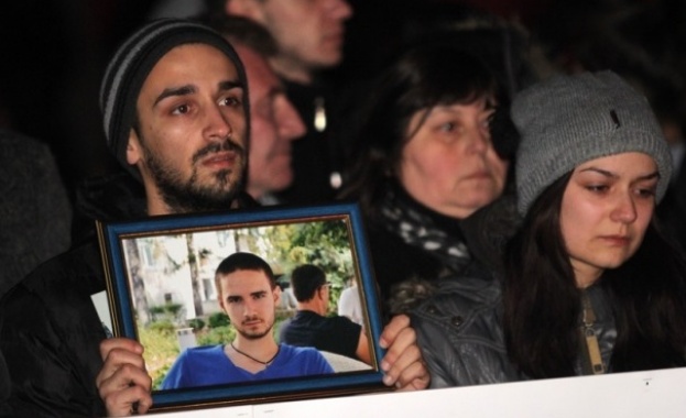 Близки на Тодор блокираха изходите на Съдебната палата във Враца, чакат обвиняемите