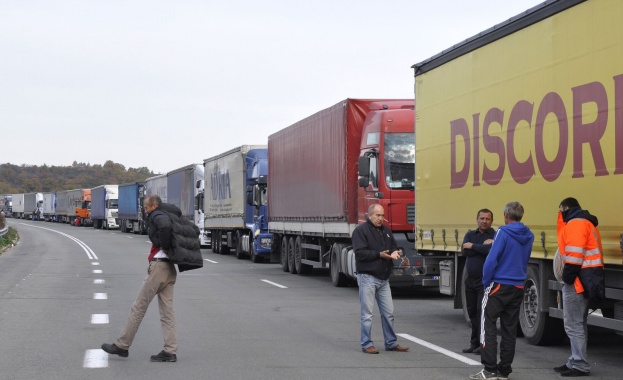 Пропускането на товарни автомобили през Капитан Андреево е временно преустановено 