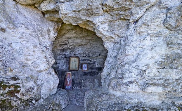 Св. Атанасий и Кирил Александрийски. Св. Йоаким, патр. Търновски (Атанасовден)