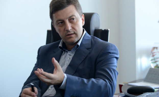 Не трябват стрес тестове, а постоянен контрол над банките, обяви Петър Андронов