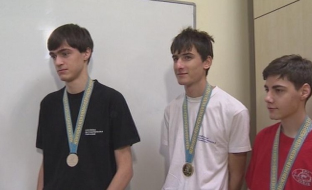 Златните ни медалисти от Жаутиковската олимпиада: Подготовката е най-важна