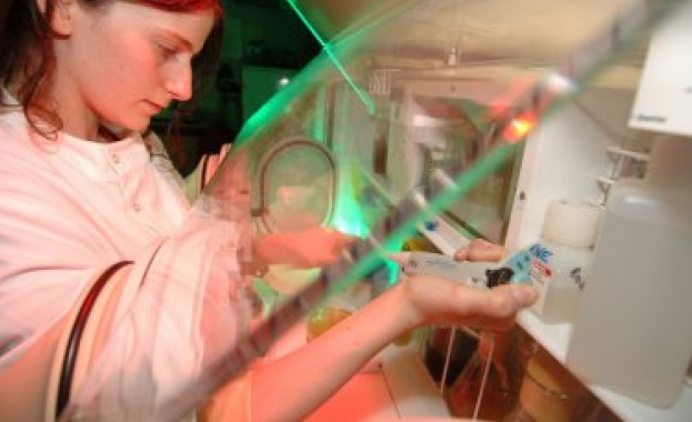 Отпускат стипендии за жените учени в България