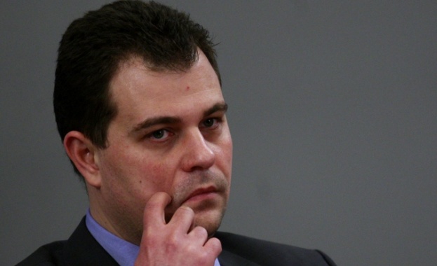 "Двама души със силно наднормено тегло управляват държавата"