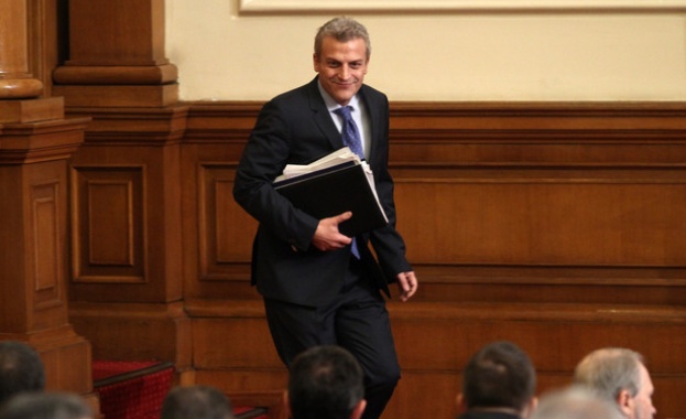Министър Москов ще получи подкрепата на всички депутати от РБ, смята П. Николов