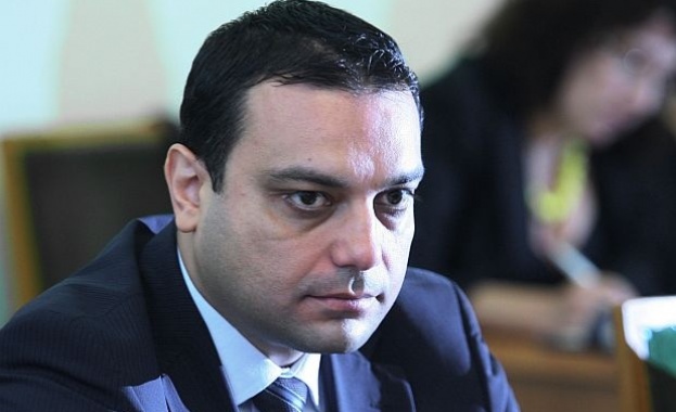 Министър Ивайло Московски подписа нова спогодба за въздушен транспорт с Обединените арабски емирства